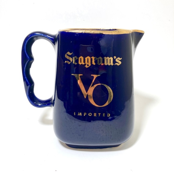 Vintage SEAGRAMS VO CANADIAN WHISKEY Cobalt Blue Pitcher Gold Trim - Picture 3 of 8
